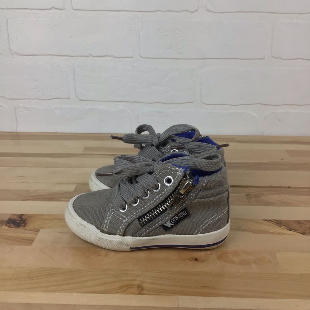 KONKRETE skateboarder baby shoes size 4